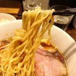櫻井中華そば店 - チャーシューそば(醤油)の麺リフトアップ