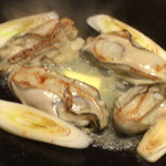 月島もんじゃ もへじ - 生牡蠣焼き(バター)