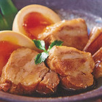 h Akane Doki - 麦のはぐくみ豚のとろとろ角煮と半熟卵