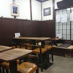 明治屋 - 店内(テーブル側)