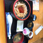 魚屋直営食堂　魚まる - 生うに＆いくら丼