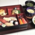 Oofuna Tennenya - ランチ限定10食 寿司弁当