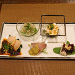 レンゲ - 前菜　　四川風 よだれ鶏、皮蛋豆花　燻製の香り、くらげと青首大根のマリネ、伊東産 マンボウの腸の和え物、伊東産 鰤の炙り　ひきのとうのソースで