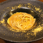 レンゲ - ビスクヌードル　ミモレットチーズを振りかけて