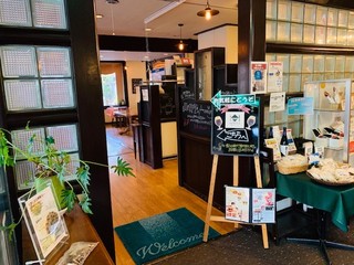 クラフトハート ダイニング - ホテルの入り口を入ってすぐ左側にお店があります。