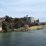 中華そば志のぶ支店 - お店前の広瀬川