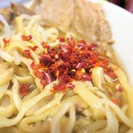 ラーメン二郎 - 粗挽き唐辛子投下～♪