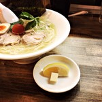 麺屋 承太郎 - 鶏ッシュ。バターと、レモンが付きます。
      