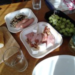 アトリエ・ド・フロマージュ - フランスベーカリーのパンと朝からワイン飲んでしまった