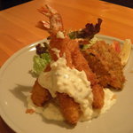 マゴコロ - タルタルソースたっぷりエビフライ（560円）