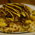 CRUZ BURGERS & CRAFT BEERS - スパイシー・プルドポーク・チーズフライズ