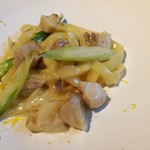 THE KAWABUN NAGOYA - ゴロリと入った錦爽鶏のふくよかな旨味と、アスパラガスの甘み、削ったレモンの皮が爽やか