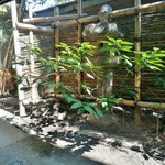 THE KAWABUN NAGOYA - メインホールから見える日本庭園に加え、奥の小部屋にも風情のある箱庭が