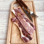 黒毛和牛食べ放題Z - サービスの骨付カルビ