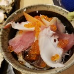 海鮮炭焼処とら太 - 海鮮丼