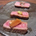 鳥茂 - 和牛ステーキ三種薬味食べ比べ