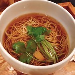 そばの実 一閑人 - かけ蕎麦900円