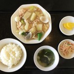 中華・焼鳥 豊楽 - 八宝菜定食(800円)