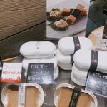 若菜 - 左  味噌漬け豆腐  756円
      右  味噌漬け豆腐 燻製  864円