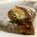 パン マニフィック - 端までクリームチーズたっぷり！！