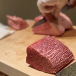 西麻布けんしろう - カットされたシャトーブリアン