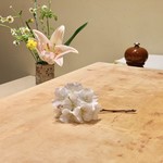 西麻布けんしろう - コースの最後に感謝の気持ちを込めてまな板の上に桜を乗せて