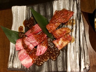 taishuuyakinikumikien - 名古屋赤辛焼肉和牛カルビ ¥690と和牛カルビ ¥690
                        3枚ほど食べてしまいました（笑）