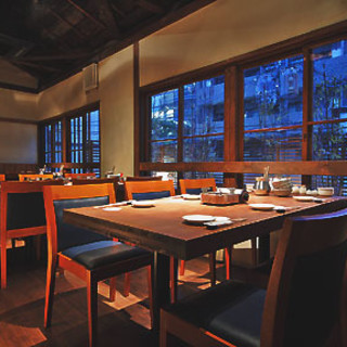 少人数～団体様までご利用可能。お仕事帰りやデート利用にもおすすめのお席です。