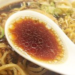 らぁめん 次元 - スープは真っ黒