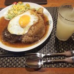 おとなのヒッコリー - ジャーマンハンバーグ丼（十六穀米大盛り）♪グレープフルーツジュース♪