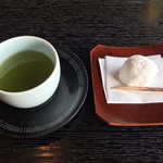 苺大福とお茶を頂きながらチェックイン
