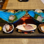 海のしょうげつ - 造里：本日の鮮魚(鯛、蛸、烏賊、鯵、平貝)造里醤油，美浜の塩，褄一式