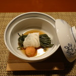 海のしょうげつ - 変り肴(蓬蕎麦の鯛包み蒸し)：紅卸し、浅葱、喰い出汁