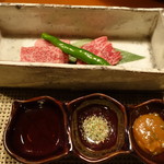 海のしょうげつ - 留肴(水晶焼きにて)：飛騨牛Ａ５等級ロース、知多牛５等級ヘレ、伏見唐辛子、玉ポン、秘伝味噌、マジックソルト