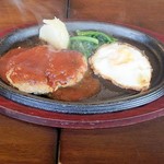 Furutta Re - ハンバーグ鉄板焼目玉焼き添え（デミグラスソース）