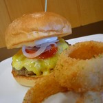 ダグズ・バーガー - ノーベジチーズバーガー + LAVA(溶岩)チーズ, オニオンリングス