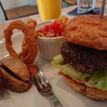 THE ONIBUS BURGER - バーガー、ドリンク、
      サラダ、ポテト、オニオンリング～