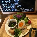カフェ ド パルファン - バラエティに富んだサラダ