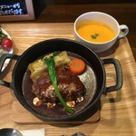 カフェ ド パルファン - 本格的なデミグラスソースハンバーグ