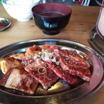Yakiniku Shokudou Taiyou - お肉、ごはん、ワカメスープ