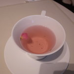 レ ロジェ エギュスキロール - シェフおすすめコース：デザート・ハイビスカスティー