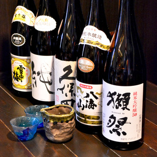 准备了各种日本酒，恭候您的光临。