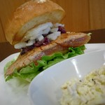 ダグズ・バーガー - ハニーツナバーガー