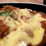 小料理バル さくら - お肉たっぷりハヤシライス＋チーズ