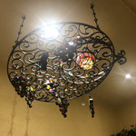 トゥ・ラ・ジョア - 宇宙をイメージした照明も特注品