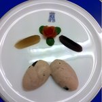 トリュフを入れたガチョウのフォアグラのパテ ソーテルヌのジュレとポートワインのジュレを添えて