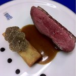 トゥールダルジャン - 幼鴨のロティ 鴨のソース マッシュドポテトを焼きフレッシュトリュフを載せたもの