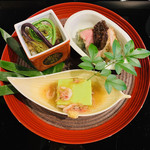 和食 銀座四季庵 - 「前菜」新緑豆富 桜海老餡 生姜 鴨ロース 蓬麩 肉味噌
春野菜 穴子 梅酢ジュレ
