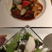 中国料理 大湖苑  - 酢豚 (´∀｀) サラダ