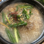 焼肉ホルモンたんど - テールラーメン白  Mを半分ずつ